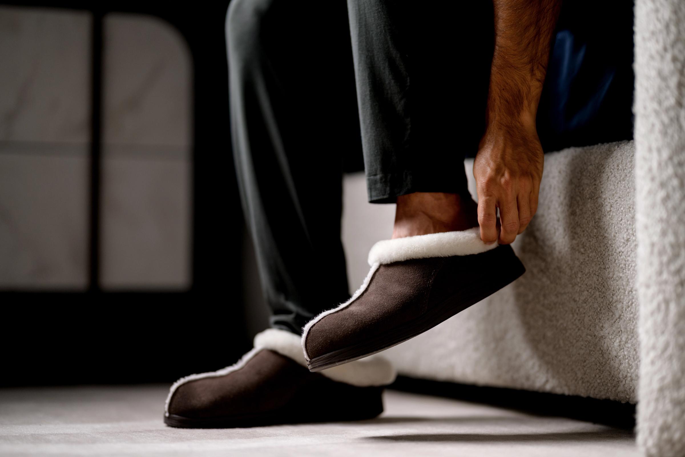 Luxome Men’s Signature Slipper